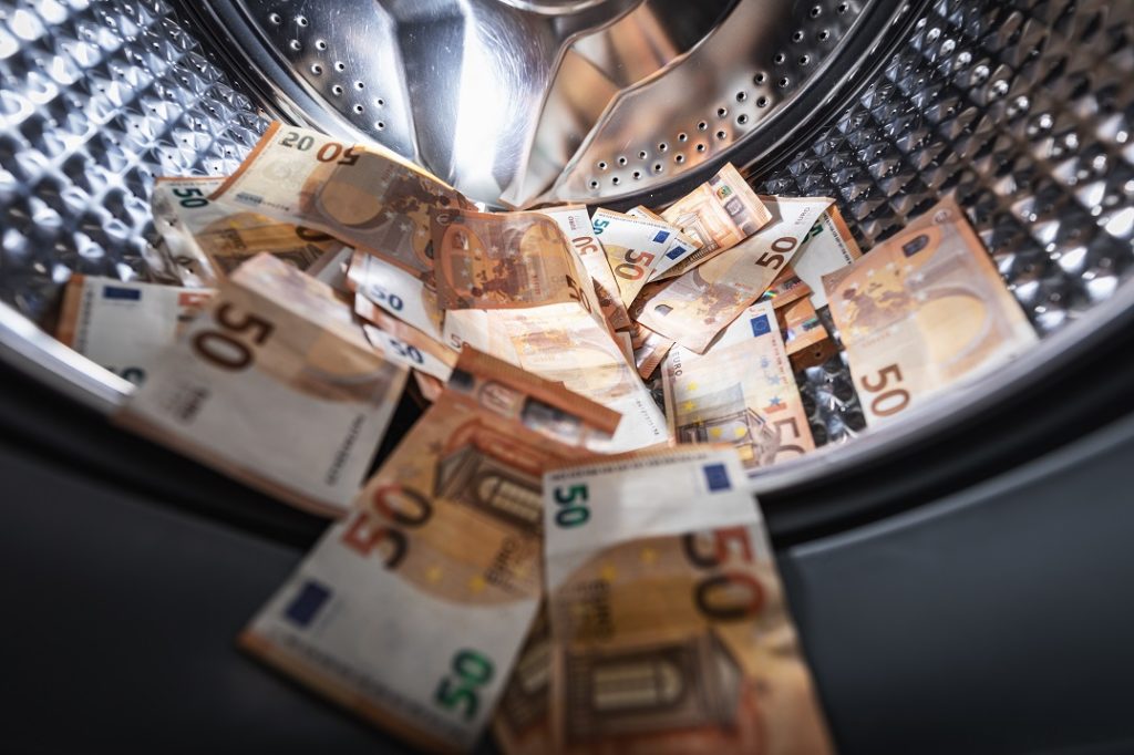 money laundering là gì