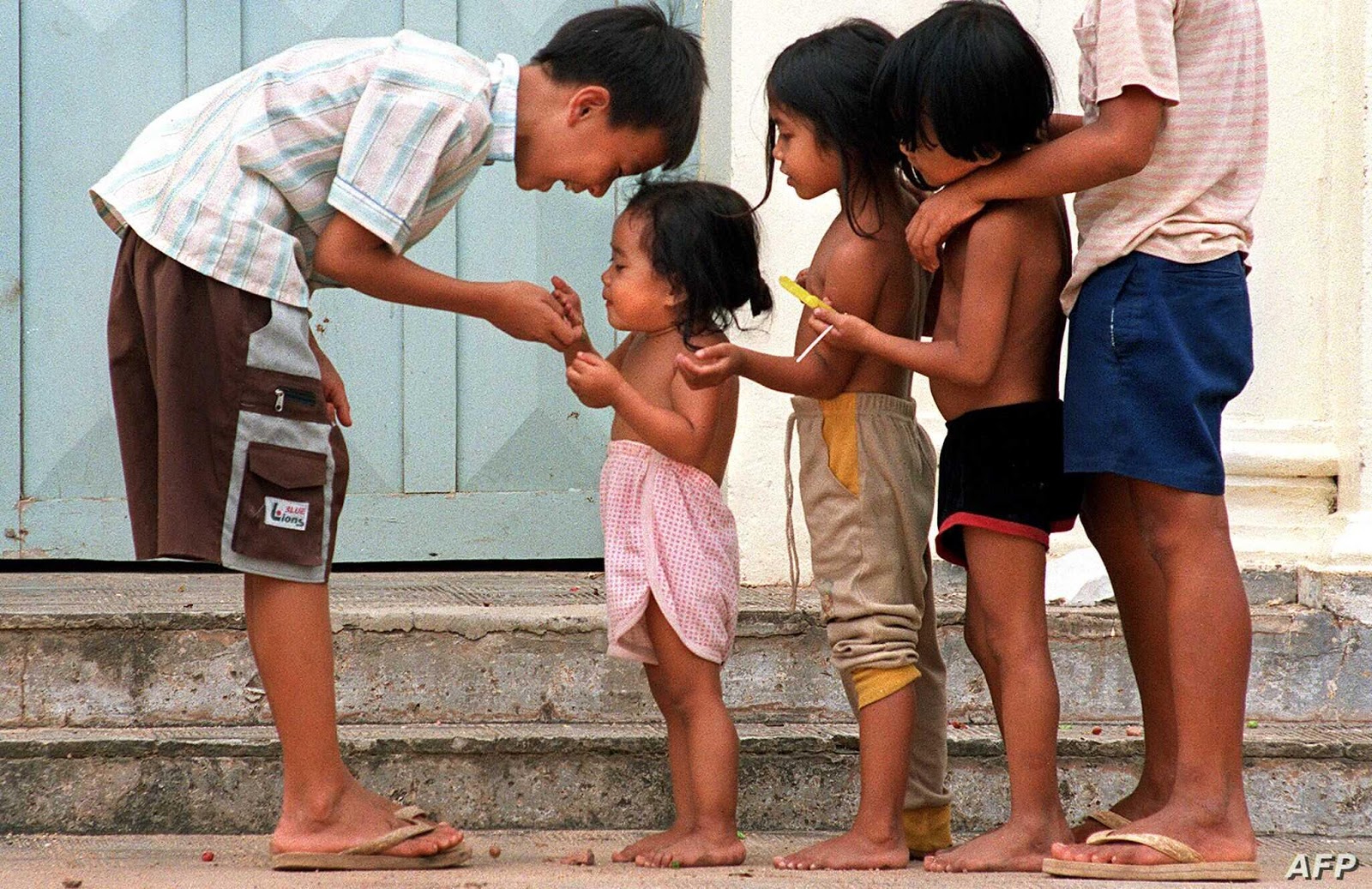 trẻ mồ côi tiếng anh là gì