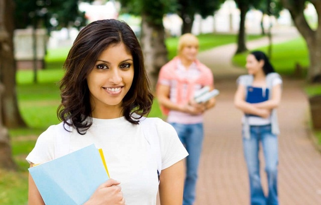 undergraduate student là gì