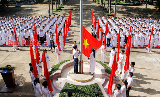 "Chào Cờ" trong Tiếng Anh là gì: Định Nghĩa, Ví Dụ Anh Việt