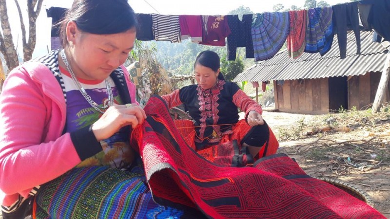 cho đem hàng về nhà làm